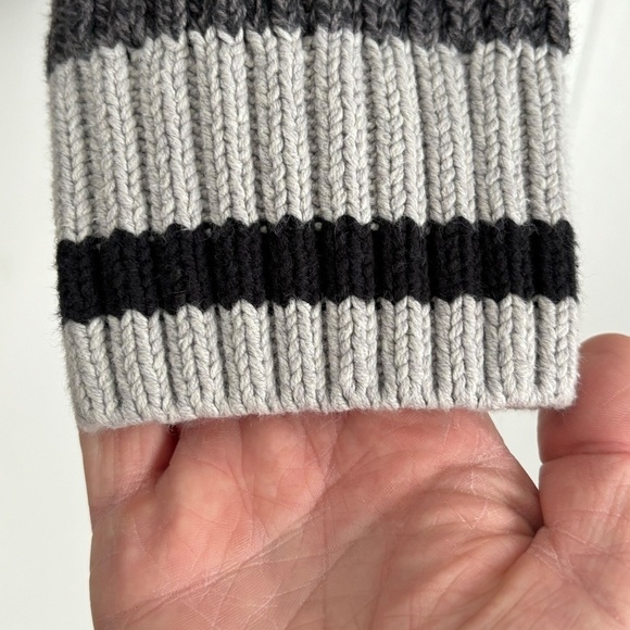 Roots grey cabin crew neck pullover sweater size small EUC - Picture 7 of 14